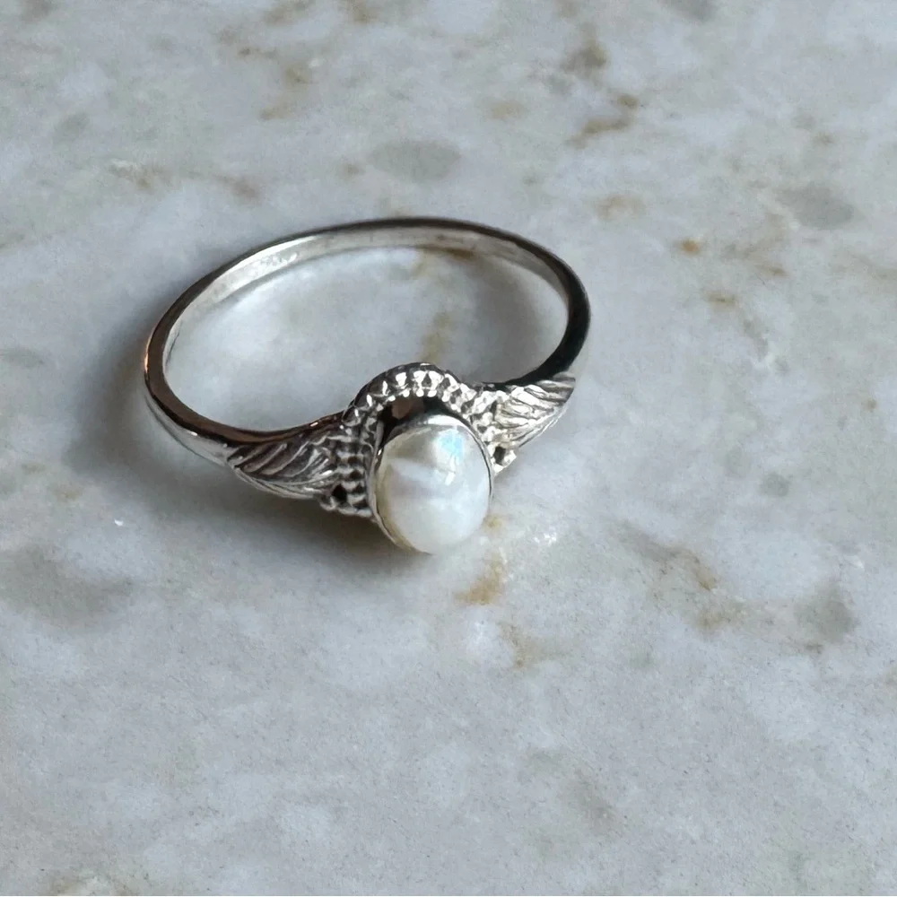 NWOT Sundance Moonlit Garden Ring, Mother of Pearl, Sterling Silver